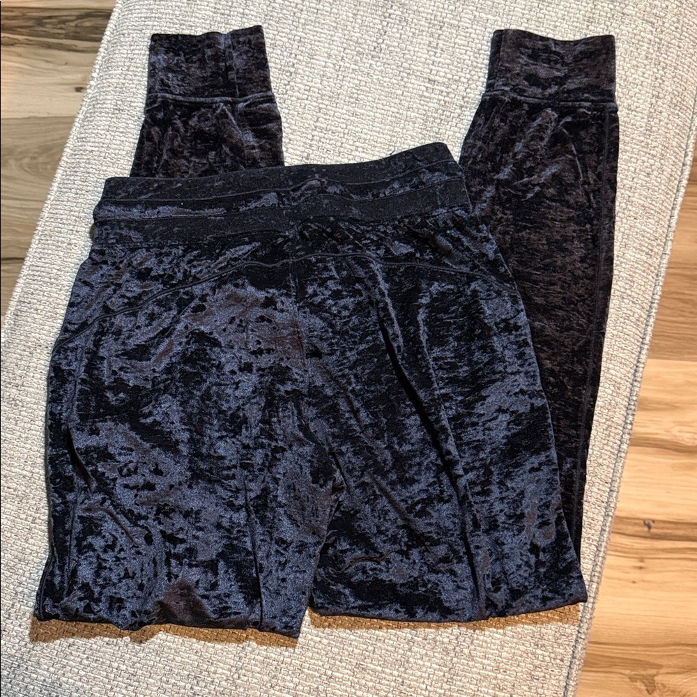 Lululemon Crushed Velvet Ready‎ to Crush Joggers Embroidered logo Black size 8 - Picture 3 of 6